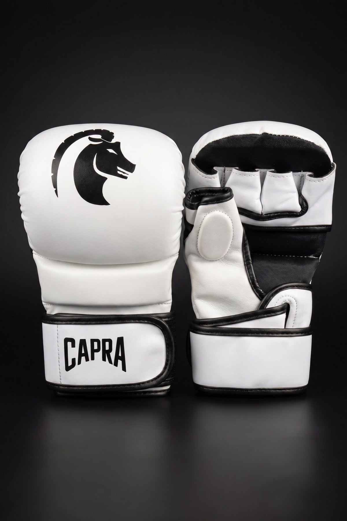 CAPRA MMA Sparring Gloves Core Edition - Wit met zwart logo, studio