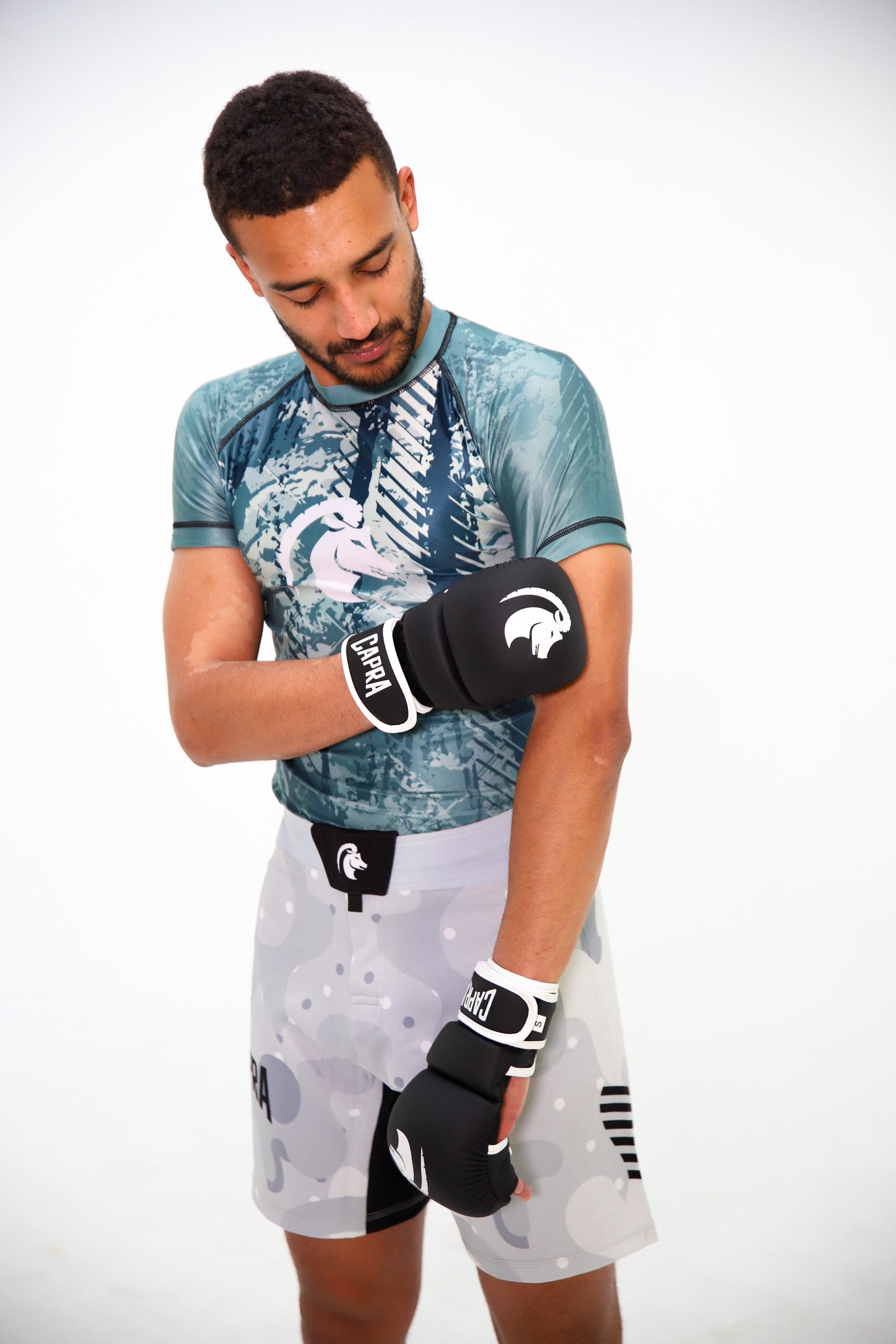 Capra Core MMA sparring gloves gedragen tijdens training