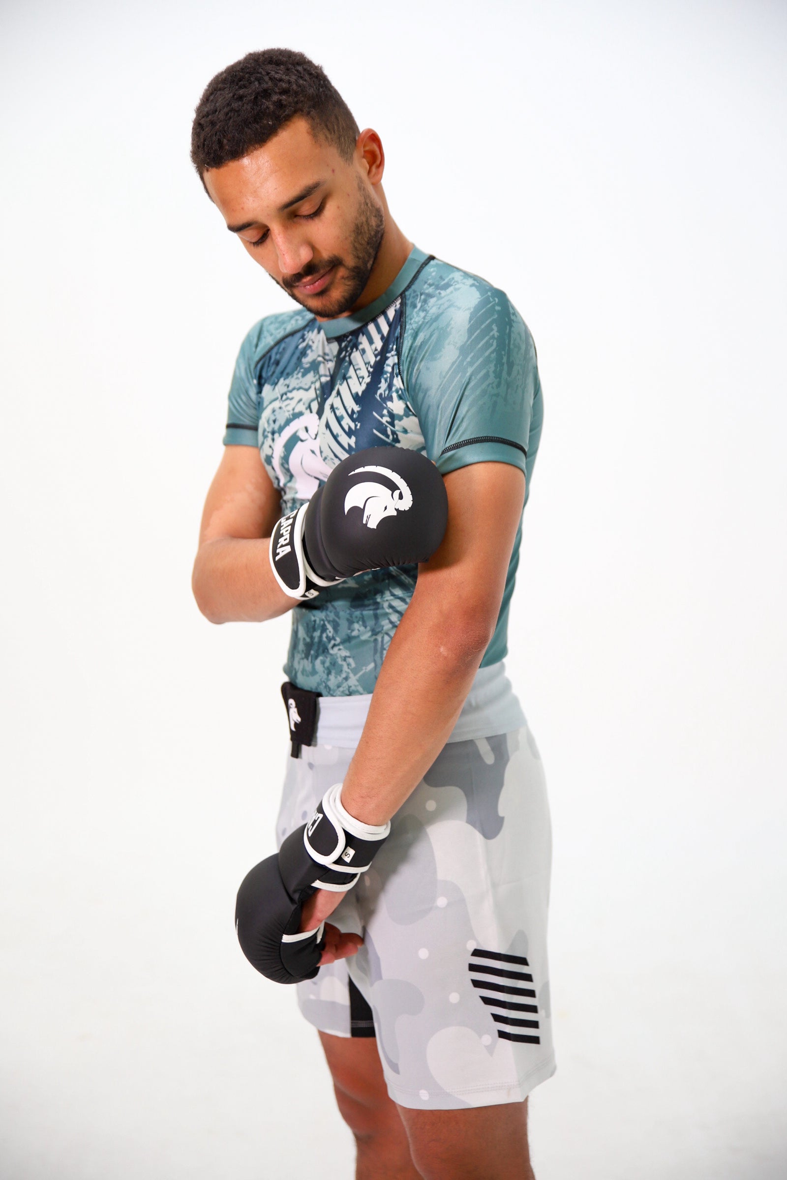 CAPRA MMA Sparring Gloves - witte kleurvariant vooraanzicht