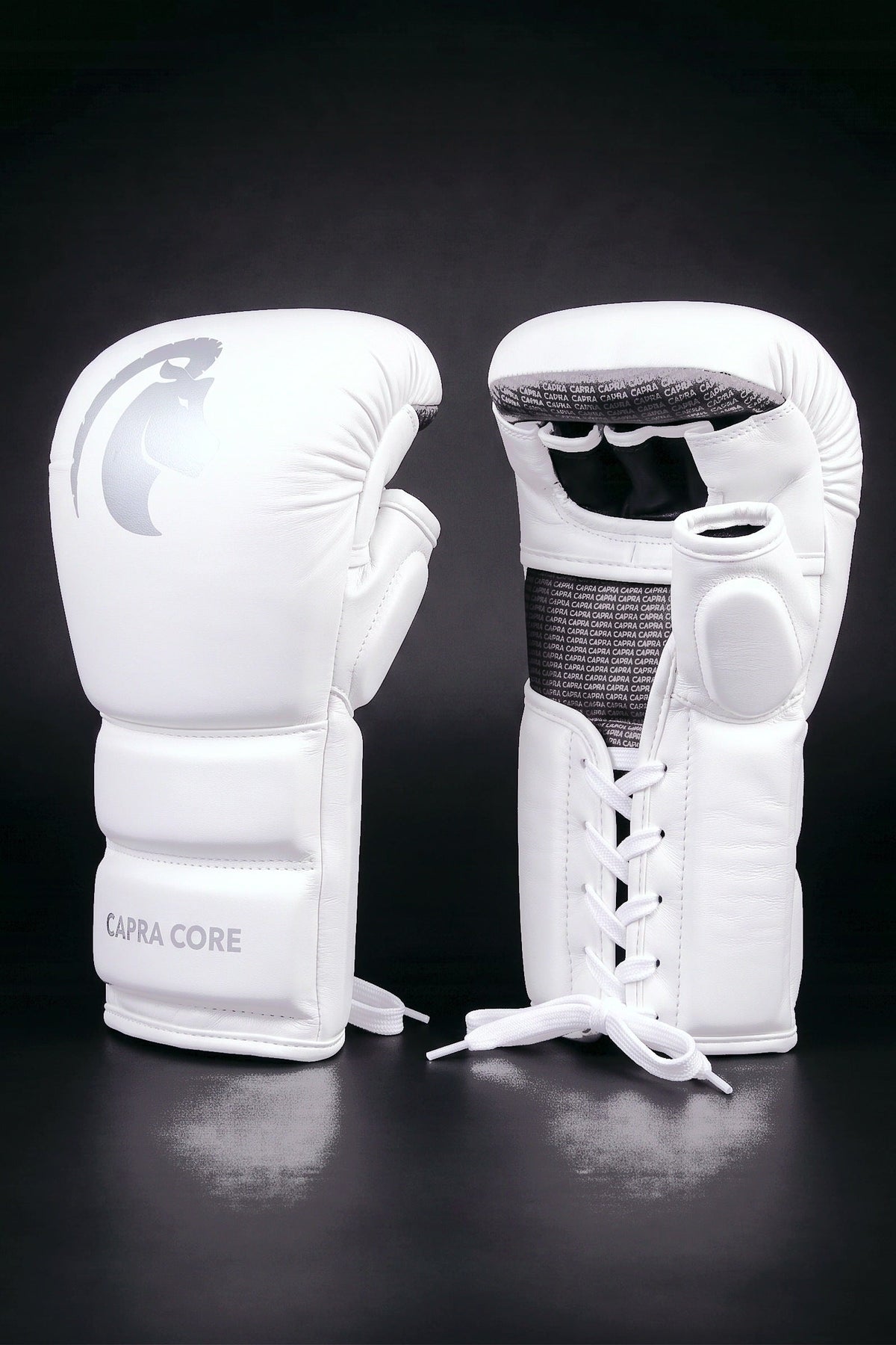 CAPRA Laced MMA Sparring Gloves wit - schuin aanzicht met vetersluiting en binnenkant