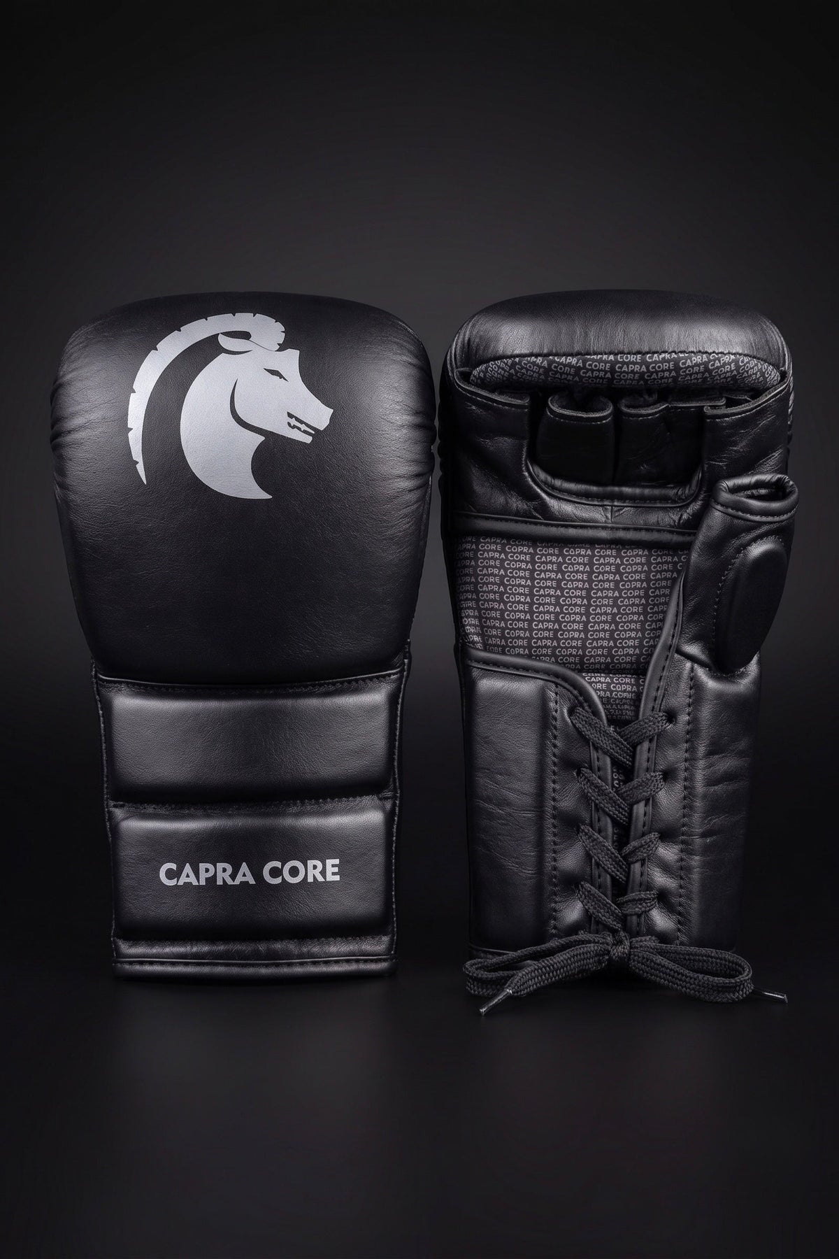 CAPRA Laced MMA Sparring Gloves - premium leer met vetersluiting, vooraanzicht