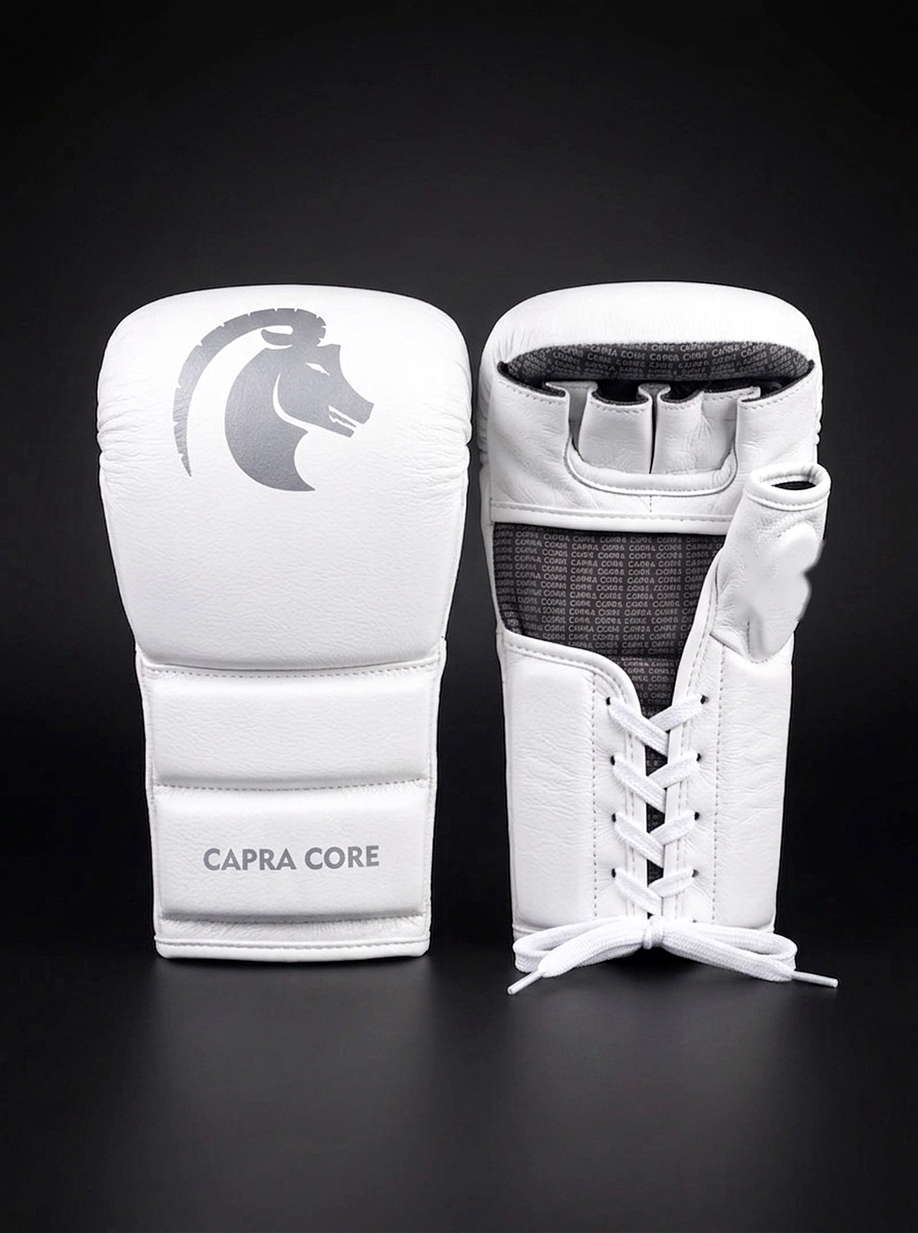 CAPRA Laced MMA Sparring Gloves - detailfoto vetersluiting