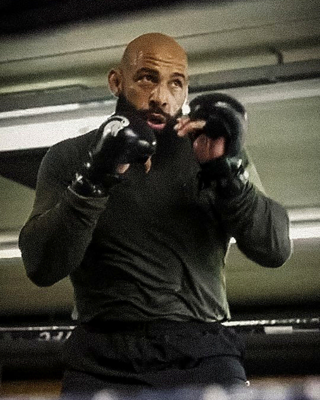 Roy Meyer traint met Capra Core MMA sparringhandschoenen