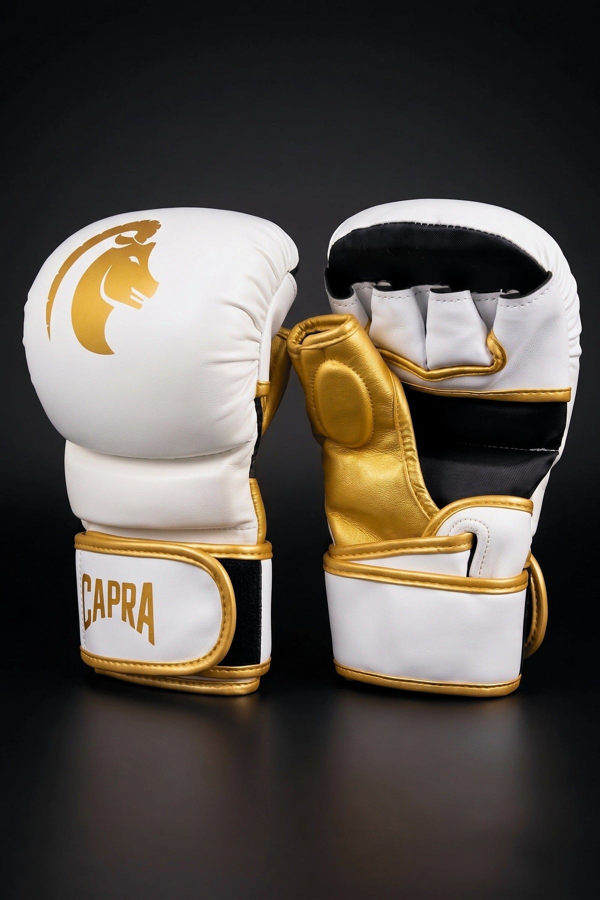 Capra MMA Sparring Gloves Gold Edition wit/goud - vooraanzicht en handpalm #Kleur_Wit