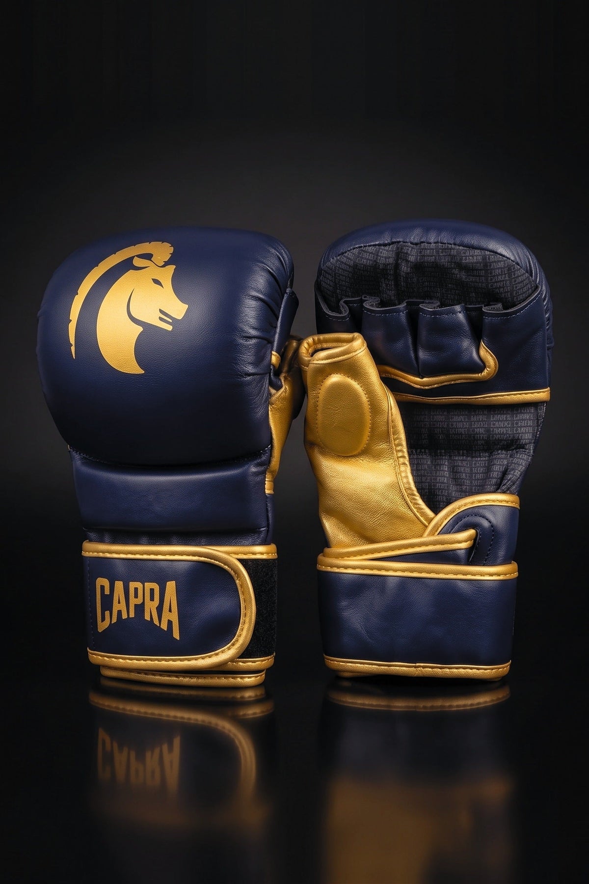 Capra MMA Sparring Gloves Gold Edition navy/goud - vooraanzicht en handpalm #Kleur_Navy