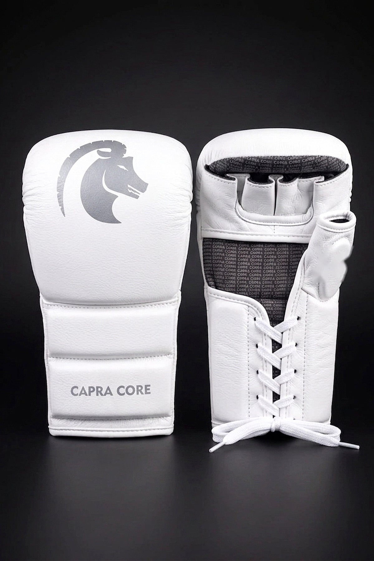CAPRA Laced MMA Sparring Gloves - detailfoto vetersluiting